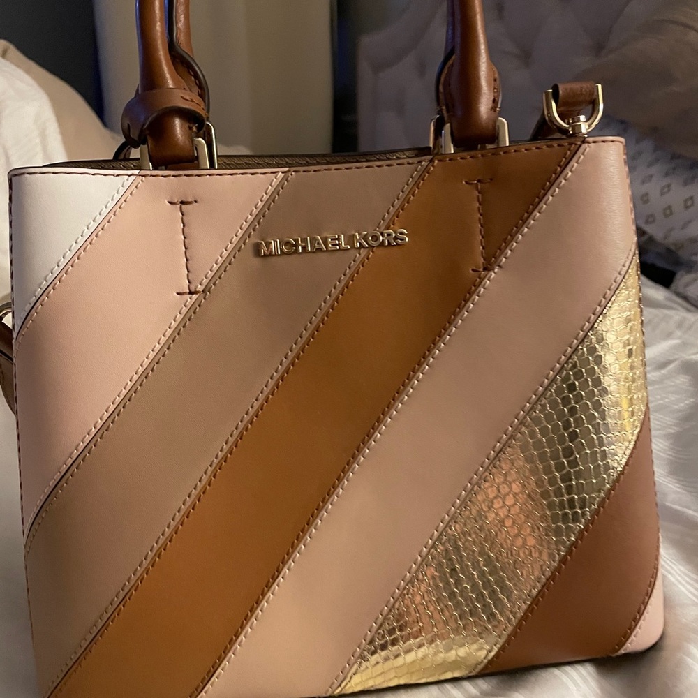 Michael Kor’s crossbody purse